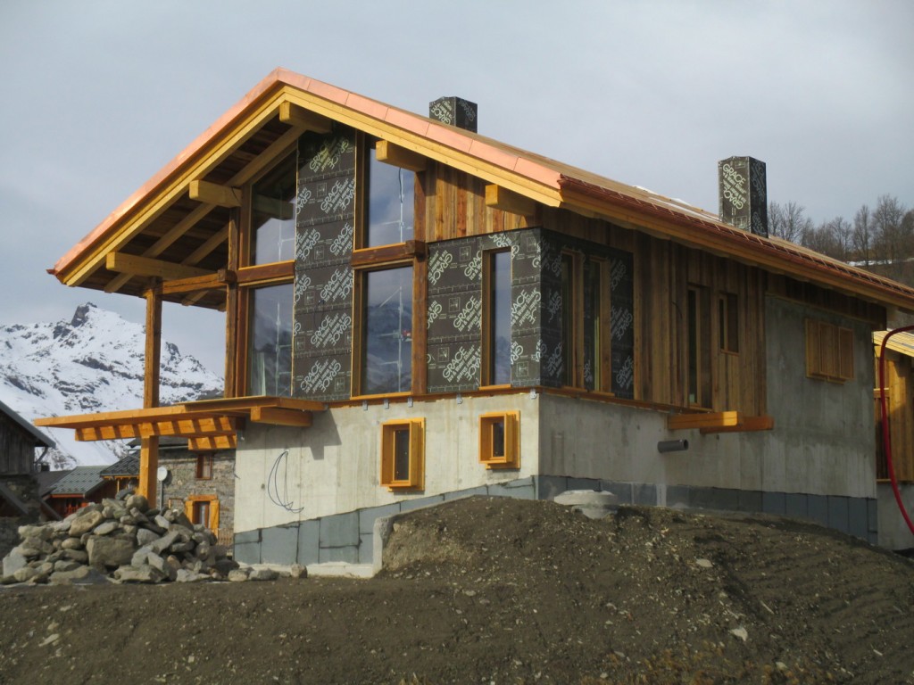Installation d'une VMC double flux Zehnder ComfoAir Q dans un chalet en construction à Saint-Martin-de-Belleville (73) en 2017.